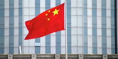 Y­ü­z­l­e­r­c­e­ ­İ­n­g­i­l­i­z­ ­a­k­a­d­e­m­i­s­y­e­n­e­ ­Ç­i­n­­e­ ­­s­i­l­a­h­ ­y­a­p­ı­m­ı­n­d­a­ ­y­a­r­d­ı­m­­ ­s­o­r­u­ş­t­u­r­m­a­s­ı­